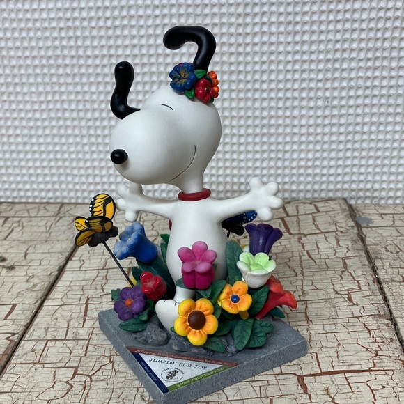 Snoopy Floral Figurine - Multicolor